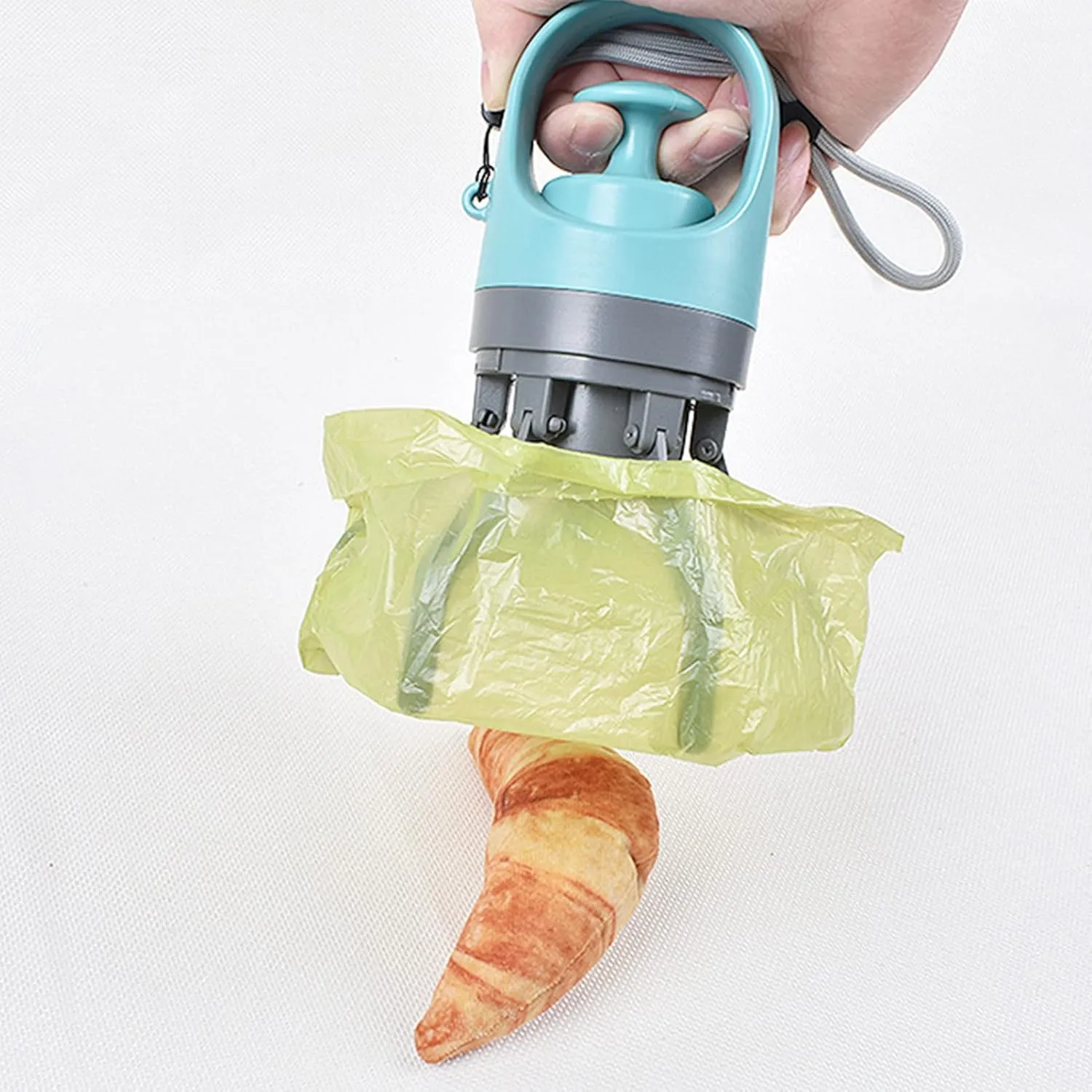 Fabater Dog Pooper Scooper, Portable Dog Claw Poop Scooper with Bag Dispenser, No Touch Pick Up, Poop Picker Upper Tool for Small, Medium and Large Dogs, Lightweight and Easy to Operate