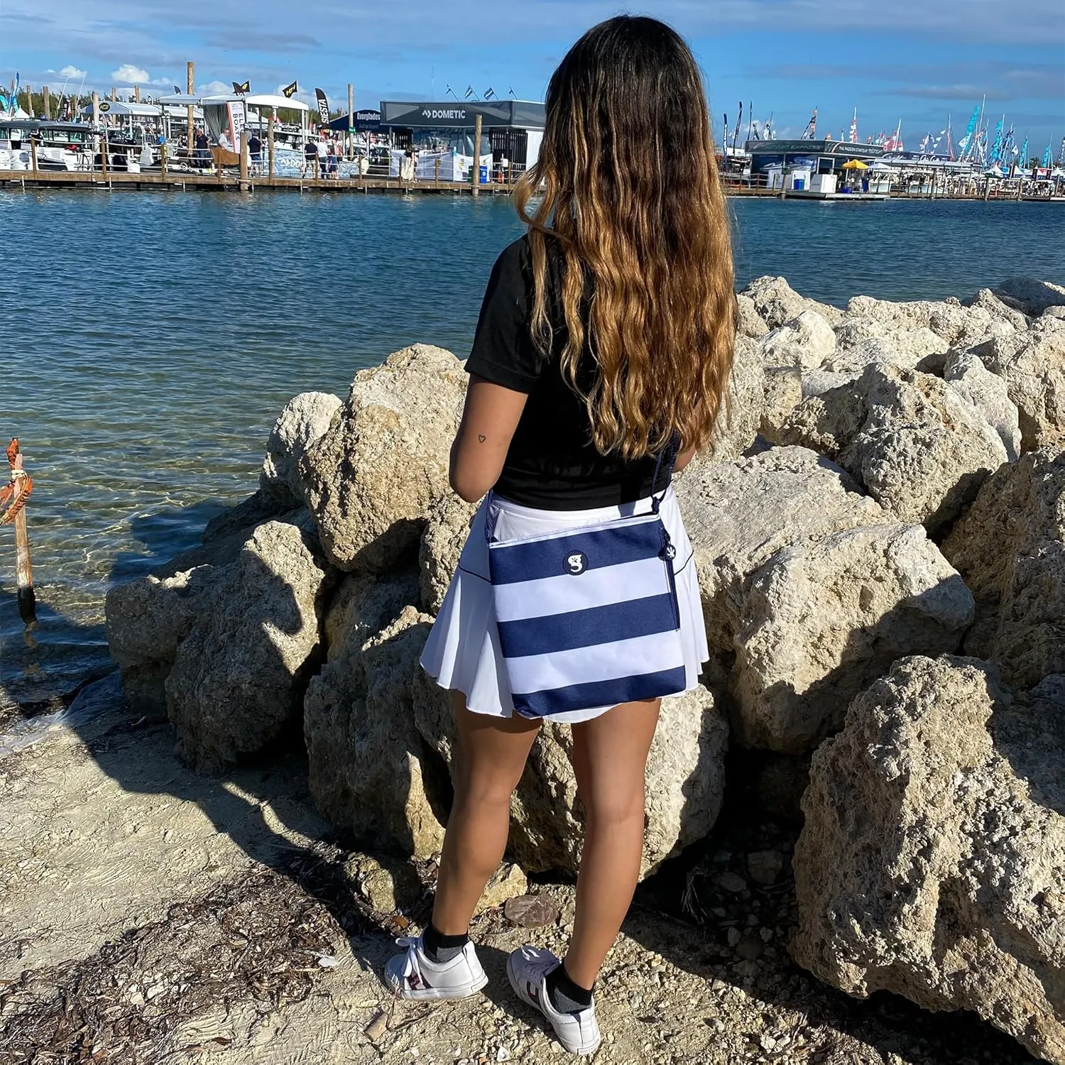 geckobrands Crossbody Bag – Lightweight and Adjustable Crossbody Bag with Multiple Zippered Pockets for Hands-Free Carrying