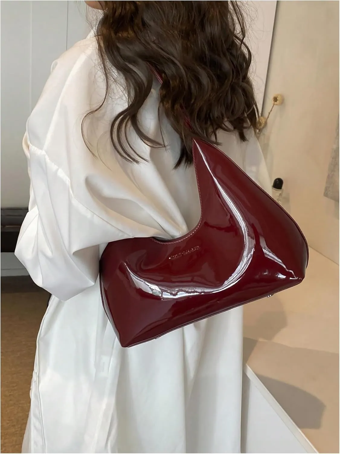 QWINEE Women's Y2K Shoulder Bags Retro Handbags Patent Leather Purses Zipper Crescent Clutch Top Handle Underarm Bag