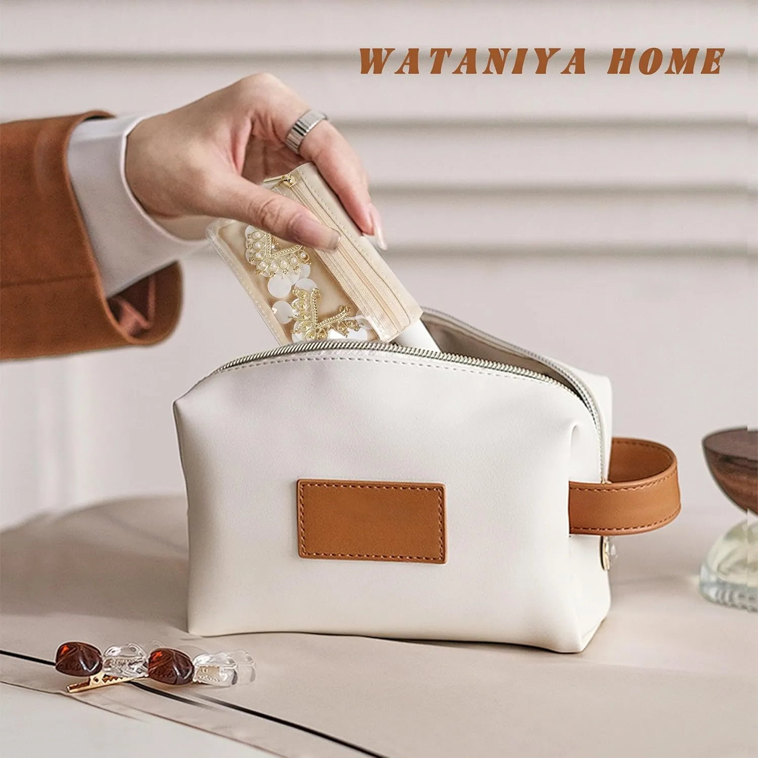 Travel Jewelry Case, Small Travel Jewelry Box with 6 Velvet Jewelry Bag Mini Pouch, Portable Travel Jewelry Organizer for Rings Earrings Necklaces, Beauty Gifts for Women Girls (Beige)