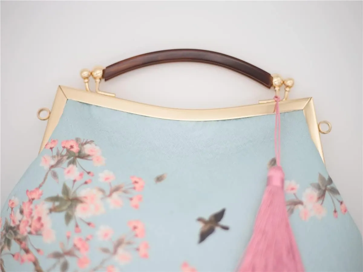 Women Chinese Classical Embroidery Purse Vintage Embroidery Clutch Handag with Tassel and Pendant